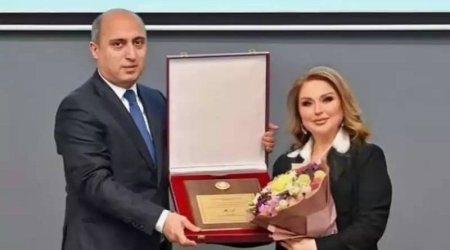 Prezidentin fəxri diplomu Mələkxanım Eyubovaya təqdim edildi - FOTO