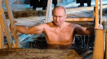 Putin buzlu suya girdi – VİDEO  