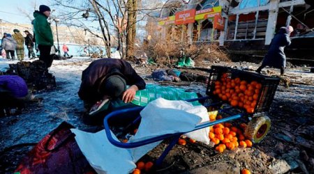 Ukrayna ordusu Donetsk bazarına mərmi atdı - 18 ölü, 13 yaralı var - VİDEO