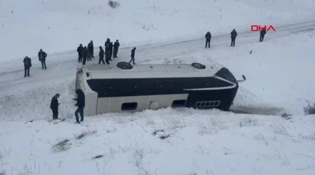 Türkiyədə daha bir avtobus QƏZASI: Çox sayda yaralı var - VİDEO