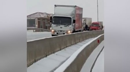 Bakı-Şamaxı-İsmayıllı yolunu buz bağladı - VİDEO