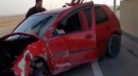 Bakıda ağır QƏZA: Avtomobil beton dayağa çırpıldı – VİDEO 