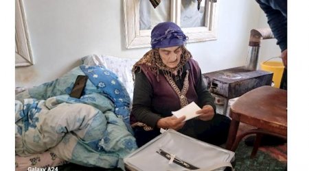 Salyanın 102 yaşlı seçicisi səs verdi — FOTO/VİDEO