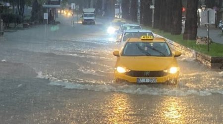 Antalyada şiddətli yağış: ÖLƏN VAR - VİDEO