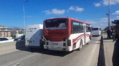 Bakıda avtobus QƏZASI: Xəsarət alanlar var - VİDEO