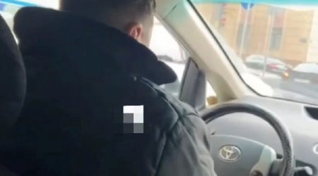 Taksi sürücüsü sükan arxasında yatdı – VİDEO 