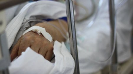 Sumqayıtda qayınını qətlə yetirən kişi xəstəxanada öldü