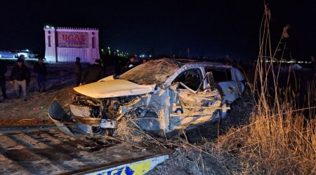 Göyçayda avtomobil su kanalına düşdü: 3 ölü, 1 yaralı var - FOTO