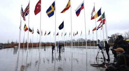 NATO-nun qərargahında İsveç bayrağı qaldırıldı - VİDEO