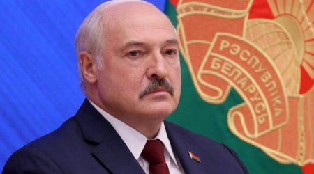 Lukaşenko: “2020-ci ildə bizi əlində pulemyotla qaçan prezident “yox”,  Allah xilas etdi” - VİDEO 