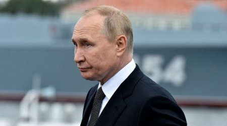Putin kilsədə həlak olanların xatirəsini andı - VİDEO