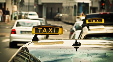 Taksilərdə gediş haqqının ödənilməsi üçün yeni qaydalar TƏSDİQLƏNİB - FOTO