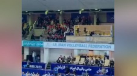 Tehranda keçirilən voleybol matçında \