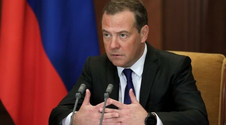 Medvedev: “Ukrayna terrorçu dövlətdir”