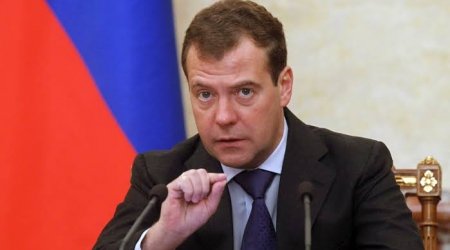 Medvedev: ““Crocus” hadisəsində Makronun əli var”