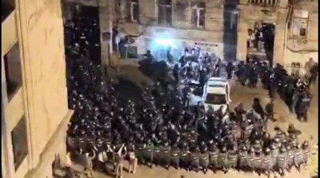 Tbilisidə polis etirazçılara qarşı gözyaşardıcı qazdan istifadə edib, saxlanılanlar var - VİDEO