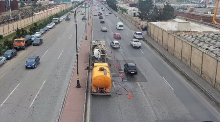 Sürücülərin NƏZƏRİNƏ: Bu prospektdə təmir işləri aparılır