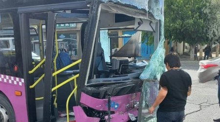Bakıda 2 sərnişin avtobusu toqquşdu: 6 nəfər xəsarət aldı - FOTO