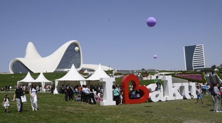 Heydər Əliyev Mərkəzinin parkında Uşaq festivalı keçirilib - FOTO