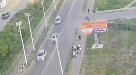 Rusiyada DƏHŞƏT: Avtomobil piyadaları vurub ÖLDÜRDÜ – ANBAAN VİDEO  