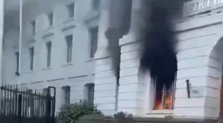 Keniyada ETİRAZLAR: Parlament binası yandırılıb - VİDEO 