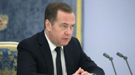 Medvedevdən Ukraynaya ŞƏRT: “Putinin sülh şərtləri qəbul edilməsə,…”