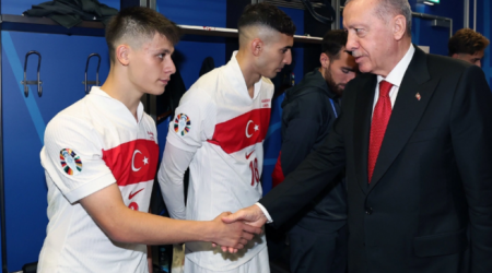 Ərdoğan Türkiyə millisinin futbolçuları ilə görüşdü - VİDEO