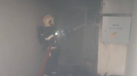 Bakıda yaşayış binasında yanğın oldu - FOTO/VİDEO