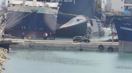İranda hərbi gəmi qəzaya uğradı