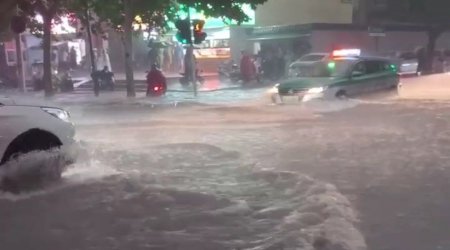 Çində güclü daşqınlar DAVAM EDİR: Ölüm sayı artır - VİDEO