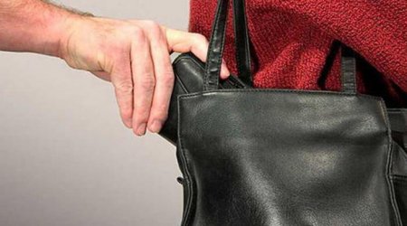 87 yaşlı qadının çantasını OĞURLAYAN şəxs tutuldu