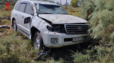 Kürdəmirdə "Toyota" aşdı: Sürücü və sərnişin xəsarət aldı - FOTO/VİDEO