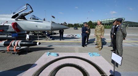 İlham Əliyevə çoxməqsədli JF-17C təyyarələri təqdim olundu - FOTO