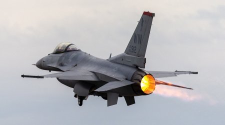 Niderland vəd edilən 24 ədəd F-16-dan ilk partiyasını Ukraynaya təhvil verdi