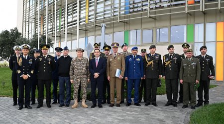 Hərbi attaşelər Bakı Beynəlxalq Dəniz Ticarəti Limanında - FOTO