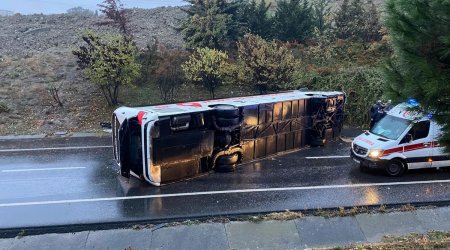 İstanbulda sərnişin avtobusu aşdı: 2 ölü, 15 yaralı var