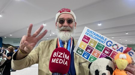 Kanadalı ekofəal: “İqlim dəyişikliyinə diqqət çəkmək üçün Şaxta Baba kimi geyinmişəm” - ÖZƏL