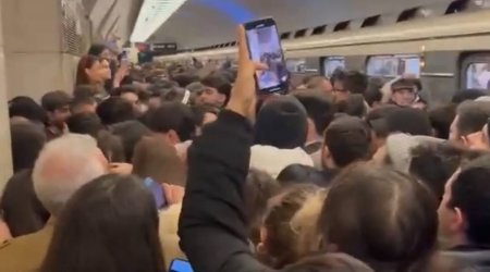 SON DƏQİQƏ: Metroda nasazlıq oldu, sərnişinlər düşürüldü - VİDEO