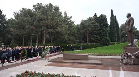 Beynəlxalq Parlament Konfransının iştirakçıları Fəxri xiyabanı ziyarət ediblər - FOTO