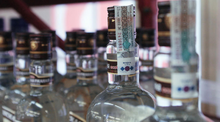 İranın Suriyadakı səfirliyində çoxlu alkoqollu içkilər TAPILDI - VİDEO