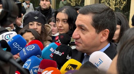 Hikmət Hacıyev: “Fransa Ermənistanın silahlandırılmasının arxasında duran əsas qüvvələrdəndir”