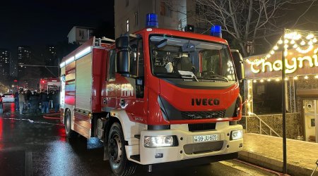 Sürücülərin NƏZƏRİNƏ: Yanğına görə Bakıda yol bağlandı - FOTO