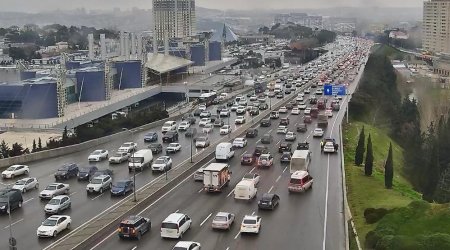 Hazırda Bakının bu yollarında tıxac var - FOTO