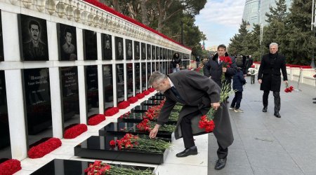 Almaniya səfiri 20 Yanvar faciəsi qurbanlarının xatirəsini yad etdi - FOTO