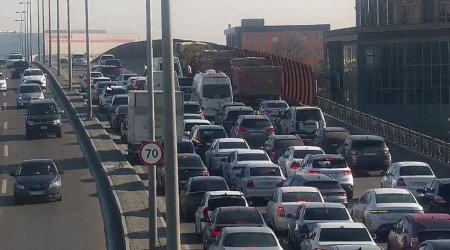 “Koroğlu” metrostansiyası istiqamətində sıxlıq yarandı - SƏBƏB - FOTO