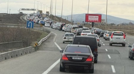 Bakı-Ələt yolunda ağır qəza: Tıxac yarandı - VİDEO