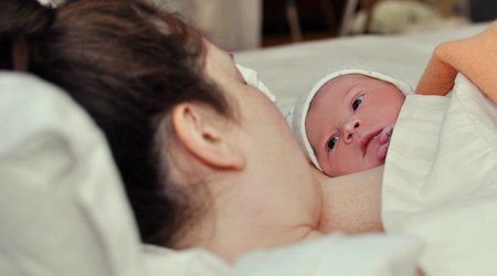 Ailəsi 13 yaşında ana olan qızından imtina etdi