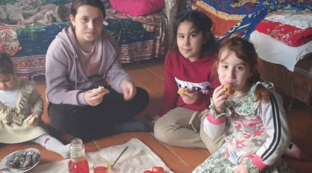 Azərbaycanda “Qorqodoba” BAYRAMI – Ölülərin adına şam yandırılır, yelləncək SALINIR – FOTO