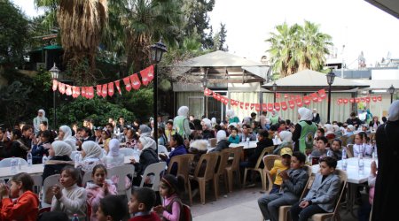 Azərbaycanın Suriyadakı səfirliyi Dəməşqdə kimsəsiz uşaqlar üçün iftar süfrələri təşkil etdi – FOTO