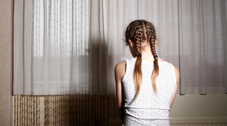 Bakıda DƏHŞƏT: Kişi 11 yaşlı qardaşı qızını zorlayıb